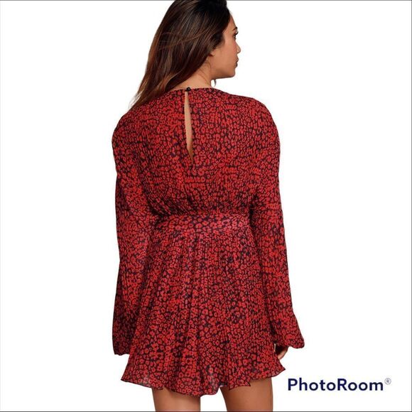 Lulus Camile Black and Red Leopard Print Pleated Romper Sz S - Picture 3 of 16